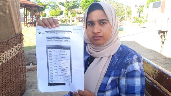 طالبة كلية تمريض