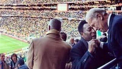 بايدن ينعى بيليه أسطورة البرازيل برسالة مؤثرة