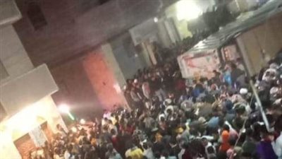  سيارة تريلا محملة بالرمال تقتحم سرادق عزاء بالفيوم