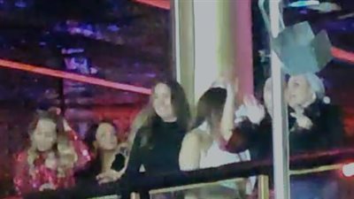 برفقة أصدقائها.. نرمين الفقي تحضر حفل سعد لمجرد في مدينة شرم الشيخ