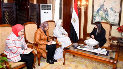 وزيرة الهجرة: دور الأزهر محوري لدعم الأسر المصرية بالخارج.. ومكانة الطيب كبيرة في العالم