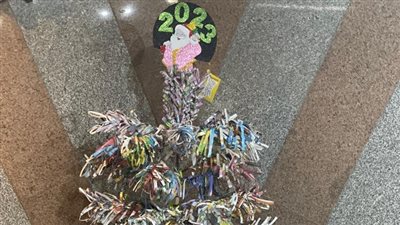 وزارة البيئة تحتفل ببداية 2023 بشجرة كريسماس صديقة للبيئة