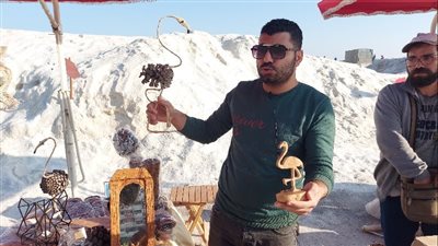 وداعا للطاقة السلبية| صابون الملح وأباجورة الطاقة.. اختراع شباب بورسعيد لهدايا للكريسماس 