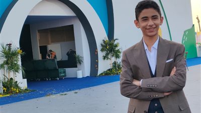 حافظ القرآن بأرقام الآيات وضمن أبطال قادرون باختلاف.. والدة عاصم تروي تفاصيل رحلة علاجه بالفن