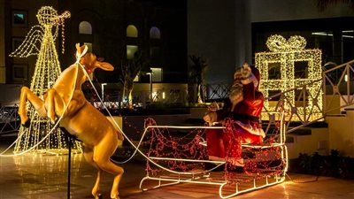 بابا نويل وشجرة الميلاد يزينان واجهات الفنادق بمدينتي الغردقة ومرسى علم استعدادًا لاحتفالات رأس السنة