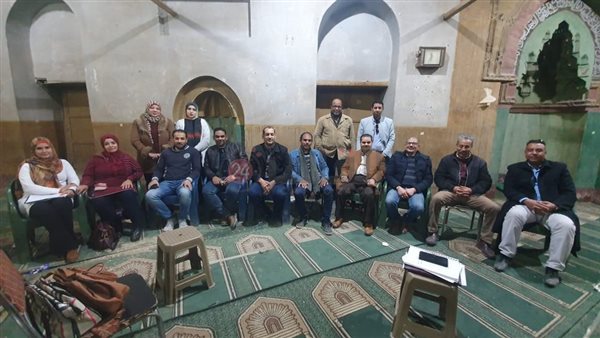 لجنة من الآثار تعاين