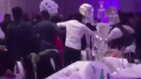 مشاجرة في قاعة أفراح-