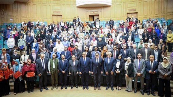 وزير الصحة يُكرم