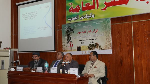 جانب من الندوة