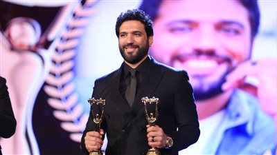 حسن الرداد يهدي جائزته في وشوشة 2022 لـ روح والدته: كانت مؤمنة بيا