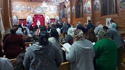 ترانيم وأجراس.. أقباط بورسعيد يؤدون قداس رأس السنة الميلادية | صور