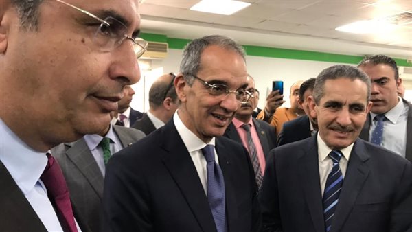 وزير الاتصالات ومحافظ