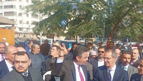 وزير الاتصالات يفتتح