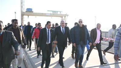 وزير الري: حصر المعدات والبوابات التي تحتاج إلى صيانة بقناطر نجع حمادي الجديدة 