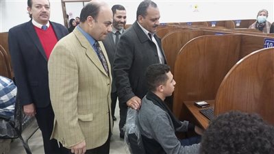 900 طالب وطالبة بالفرقة الثالثة يؤدون الامتحانات بكلية الحاسبات بجامعة بنها 