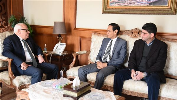 محافظ بورسعيد يستقبل