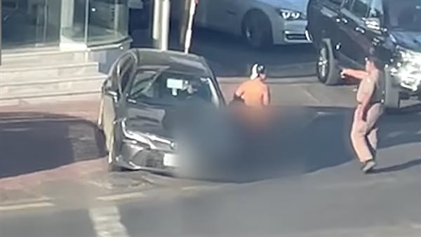 سيدة عارية بشوارع