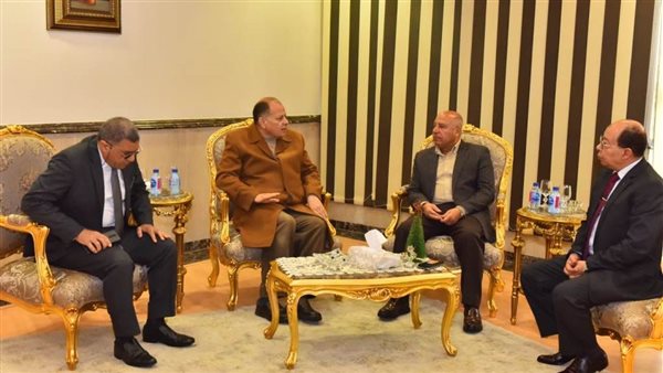 محافظ أسيوط يلتقي