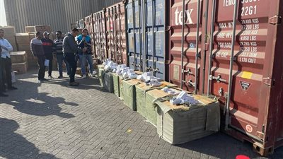 جمارك السخنة تضبط محاولة تهريب 4300 شيشة إلكترونية