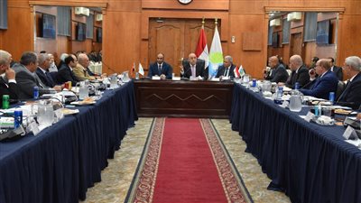 أداء المهام باحترافية وعدم التهاون.. وزير الإسكان يُصدر حزمة من التكليفات لـ رؤساء شركات المياه والصرف الصحي 