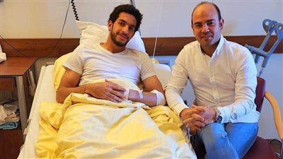 مصطفى شوبير يصل إلى النمسا لإجراء جراحة غضروف الركبة