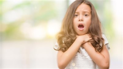 طرق التعامل مع حالات اختناق الأطفال أثناء تناول الطعام