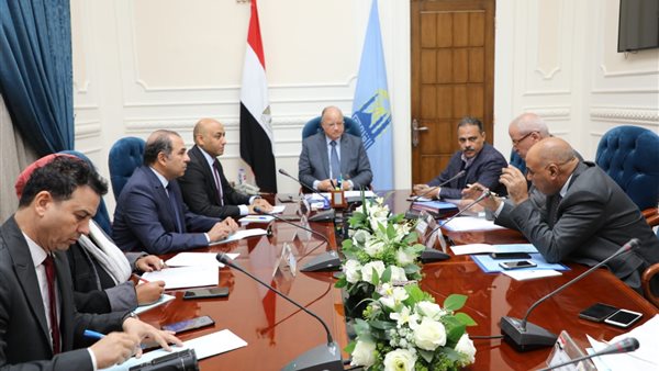 جانب من اجتماع محافظة