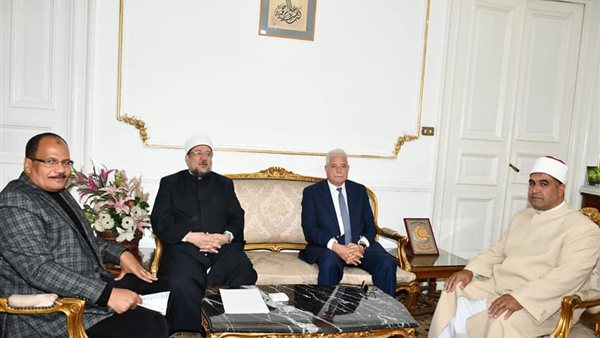 وزير الأوقاف ومحافظ