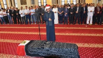 الإفتاء: كثرة عدد المصلين على الميت فيه شفاعة ومغفرة له