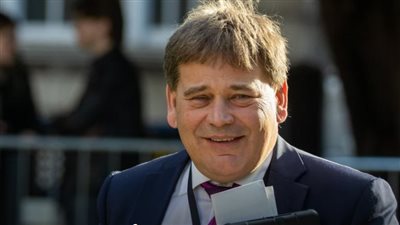 نائب بريطاني يفجر مفاجأة: كورونا سلاح بيولوجي تم تطويره وسط تكتم الحكومات.. وجهات كبرى تسترت على الآثار الجانبية للقاحات