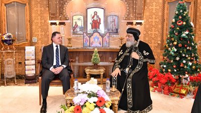 وزير الداخلية يزور المقر البابوي بالقاهرة لتهنئة البابا تواضروس الثاني بعيد الميلاد المجيد