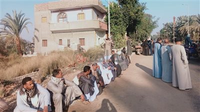 بوجوه حزينة.. أهالي البصيلية بأسوان ينتظرون تشييع جثمان معلمة توفيت بحادث في سلطنة عمان |صور