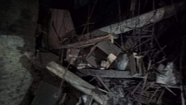 انهيار منزل مكون