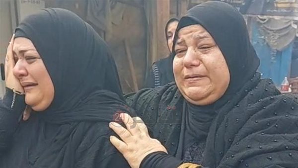 سيدة تلحق بشقيقاتها