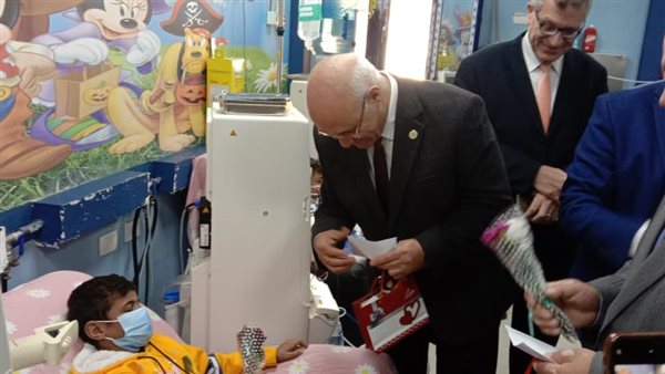 زيارة المرضى 