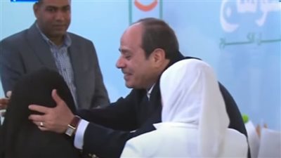 أهالي قرية أم دومة بسوهاج يستقبلون الرئيس السيسي بالزغاريد