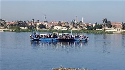 شحوط معدية بنهر النيل على متنها 100 راكب وسيارات نقل وملاكي ببني سويف