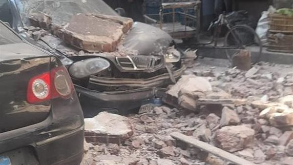 تحطم سيارتين فى انهيار