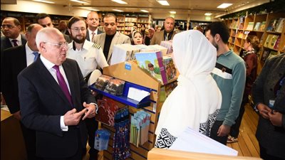 محافظ بورسعيد يتفقد سفينة الكتب logos hope بميناء بورسعيد السياحي | صور 