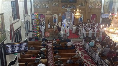 على الأرض السلام وبالناس المسرة.. آلاف الأقباط يحتفلون بعيد الميلاد المجيد بقنا