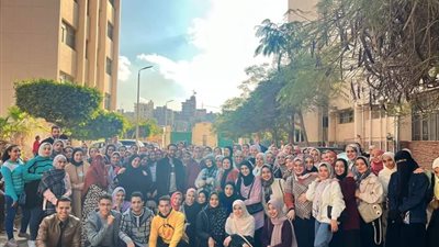 بعتبرهم إخواتي.. صاحب الممر الشرفي بكلية التربية جامعة الزقازيق: يوم فريد في حياتى ولحظة لن أنساها 