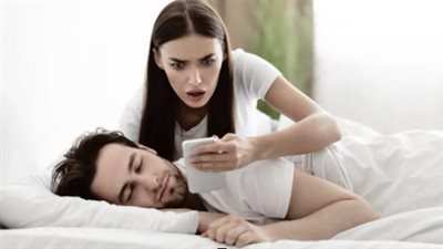 علياء في دعوى طلاق للضرر: صديقه أرسل له أفلامًا إباحية وضربني لما واجهته