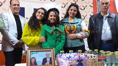 بعد تناولها الإفطار مع الرئيس بسوهاج.. أسرة الطفلة كلارا تقيم احتفالًا داخل المنزل | صور وفيديو