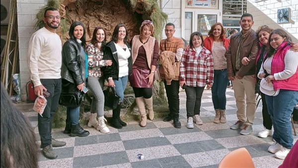 صور بجانب مزود كنيسة