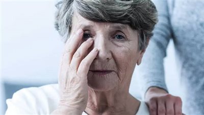 دراسة : الشعور بالتوتر والإرهاق في منتصف العمر يزيد الإصابة بالخرف