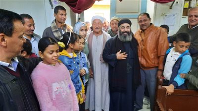 تلاميذ مدرسة ابتدائية ببني سويف يزورون الكنسية لتقديم التهنئة بعيد الميلاد المجيد 