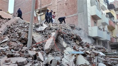 انتشال أول ضحايا عقار أسيوط المنهار.. وجاري البحث عن 7 مفقودين