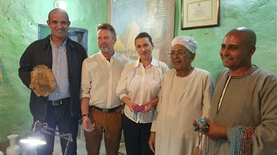 كواليس ساعة كاملة قضتها رئيسة وزراء الدنمارك في منزل شيخ النحاتين بالأقصر