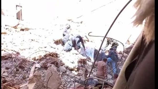 لحظة استخراج الجثمان