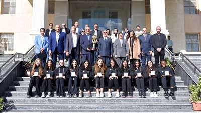 محافظ الإسكندرية يكرم فريق سلة سبورتنج سيدات لحصوله على كأس البطولة الإفريقية